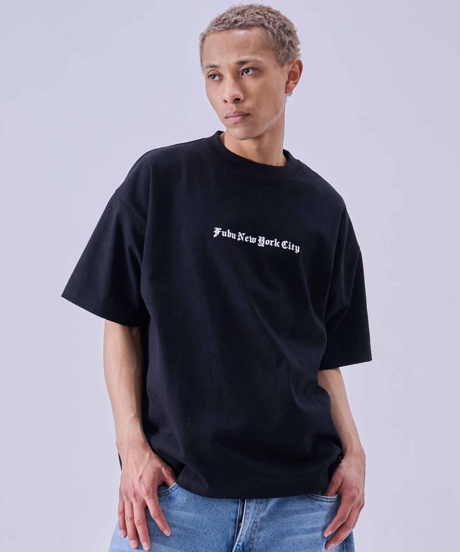 FUBU フブ スタッドロゴTシャツ。FUBUはアメリカの代表的なHIPHOP