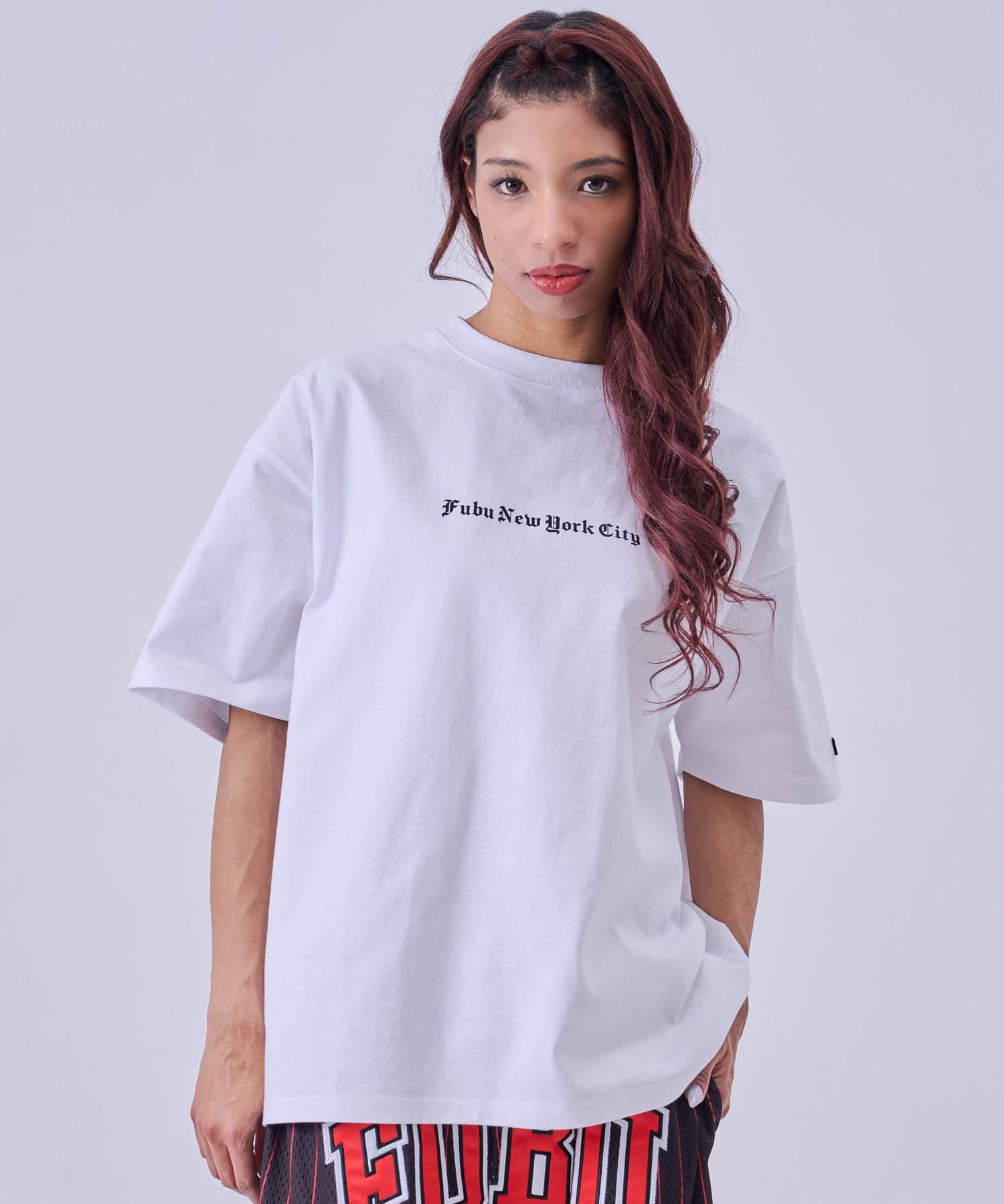 FUBU フブ スタッドロゴTシャツ。FUBUはアメリカの代表的なHIPHOP