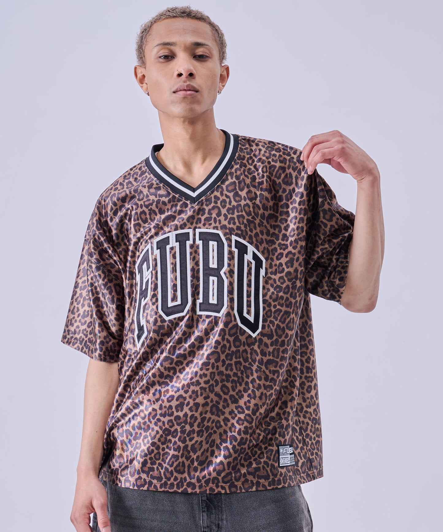 【NEW】PATCH V NECK T-SHIRTS/パッチVネックTシャツ【FAM-61717】