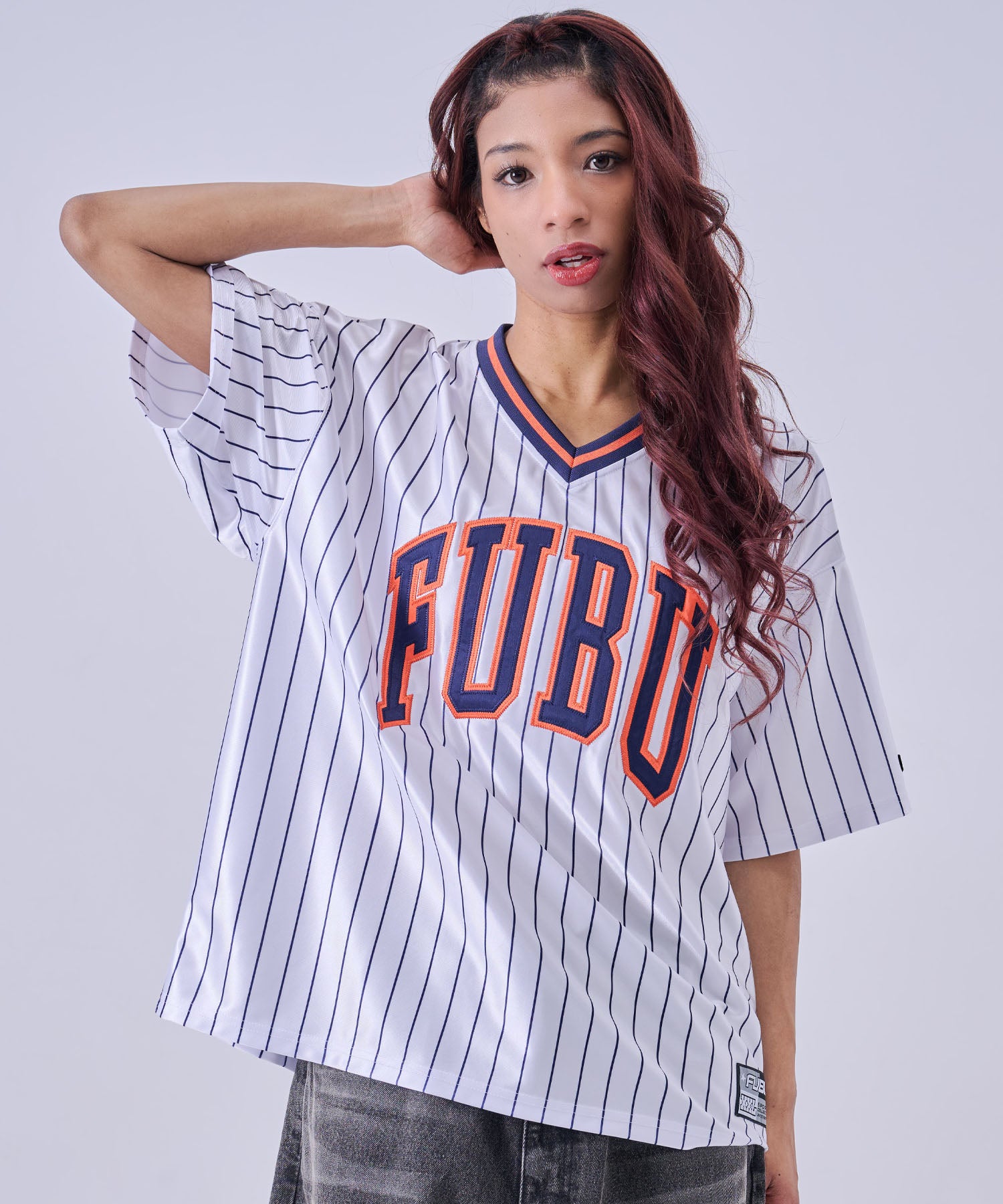 FUBU フブ パッチVネックTシャツ。FUBUはアメリカの代表的なHIPHOP