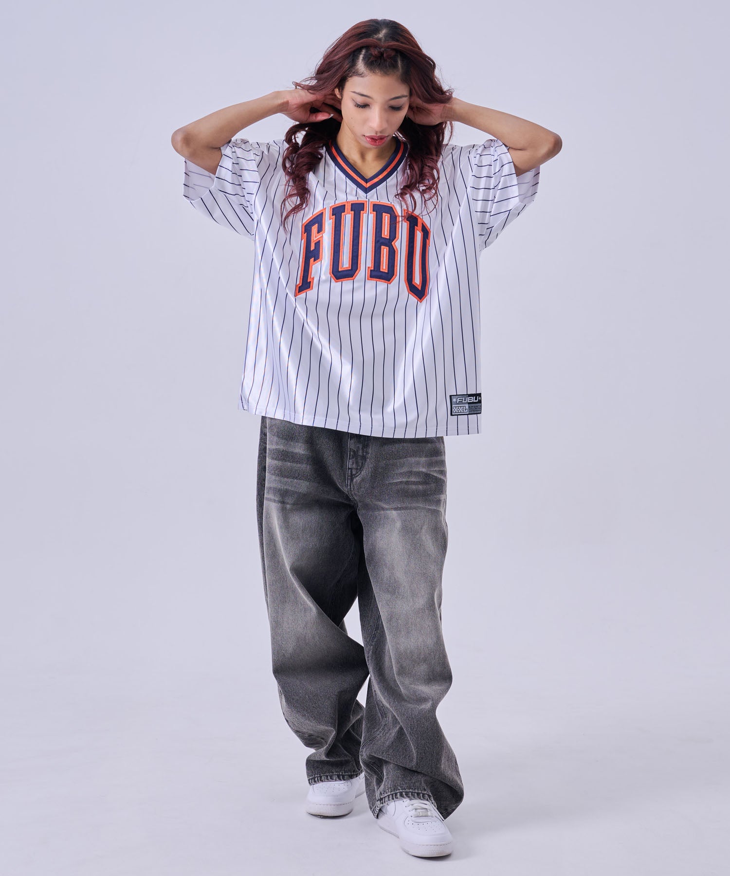 FUBU フブ パッチVネックTシャツ。FUBUはアメリカの代表的なHIPHOP