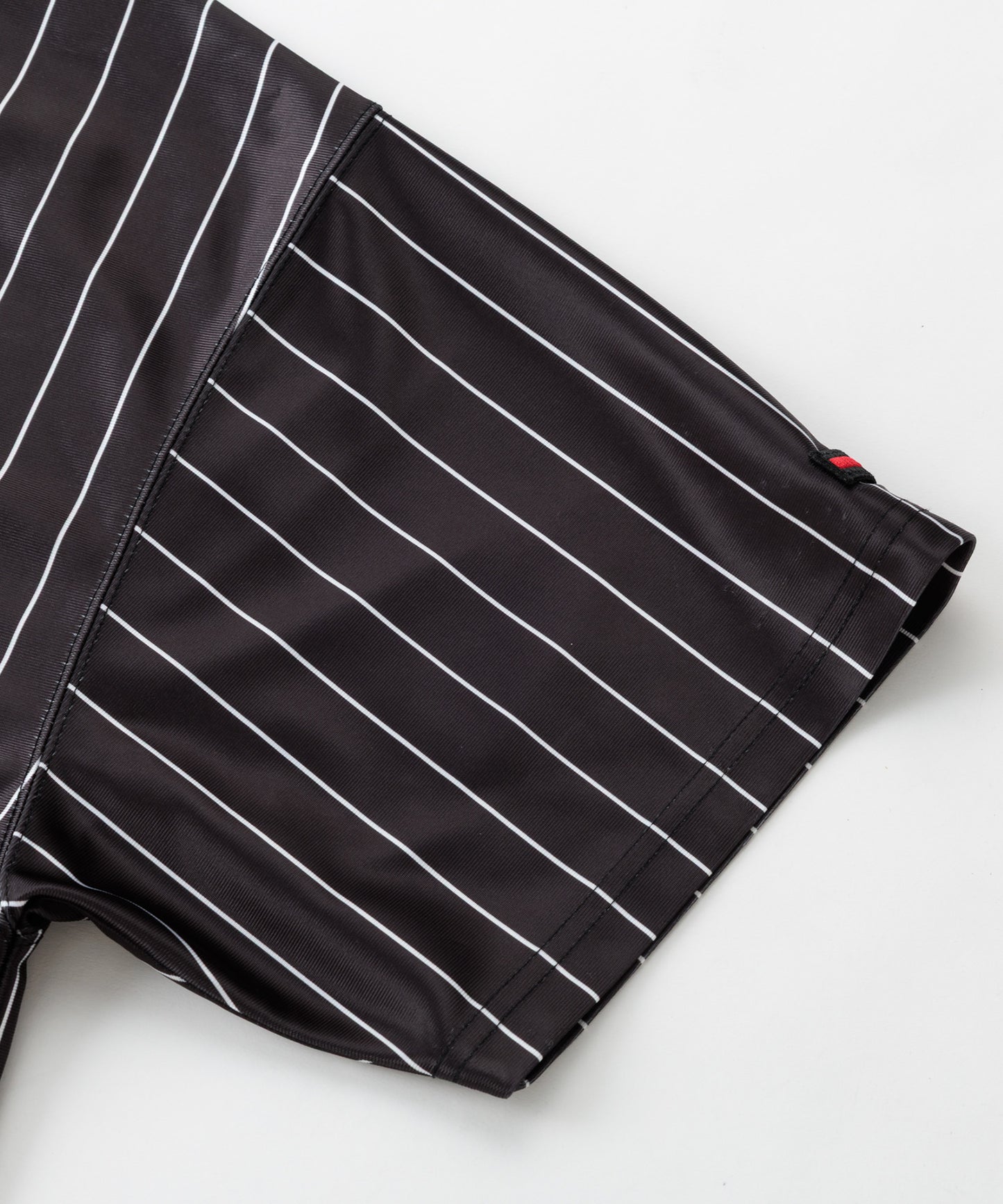 【NEW】PATCH V NECK T-SHIRTS/パッチVネックTシャツ【FAM-61717】