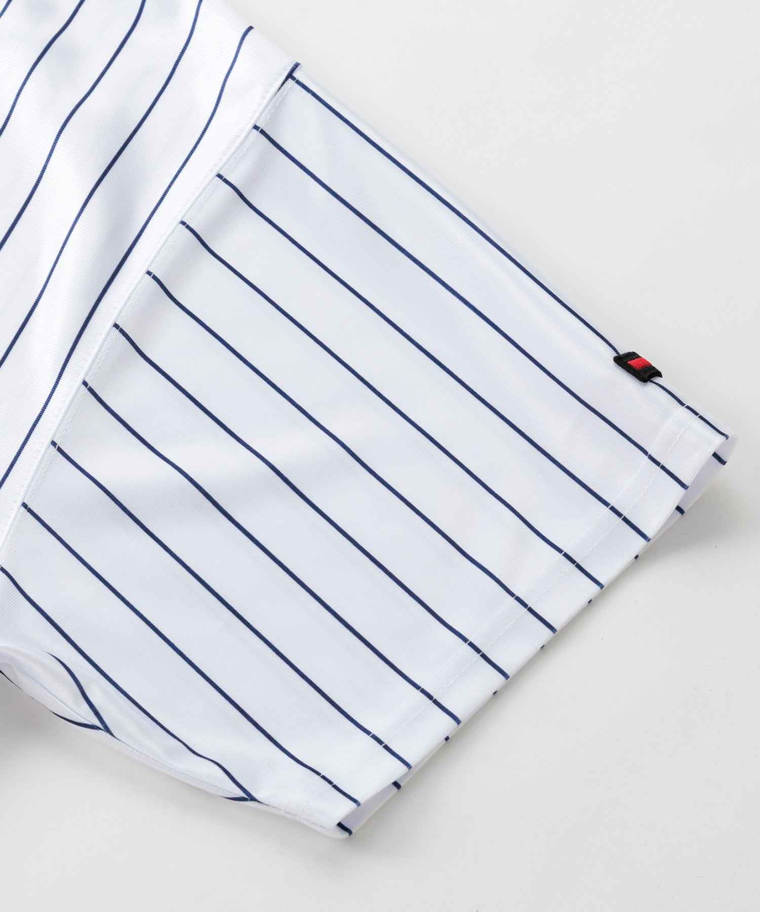 パッチVネックTシャツ【FAM-61717】｜FUBU(フブ)公式通販 – FUBU Japan