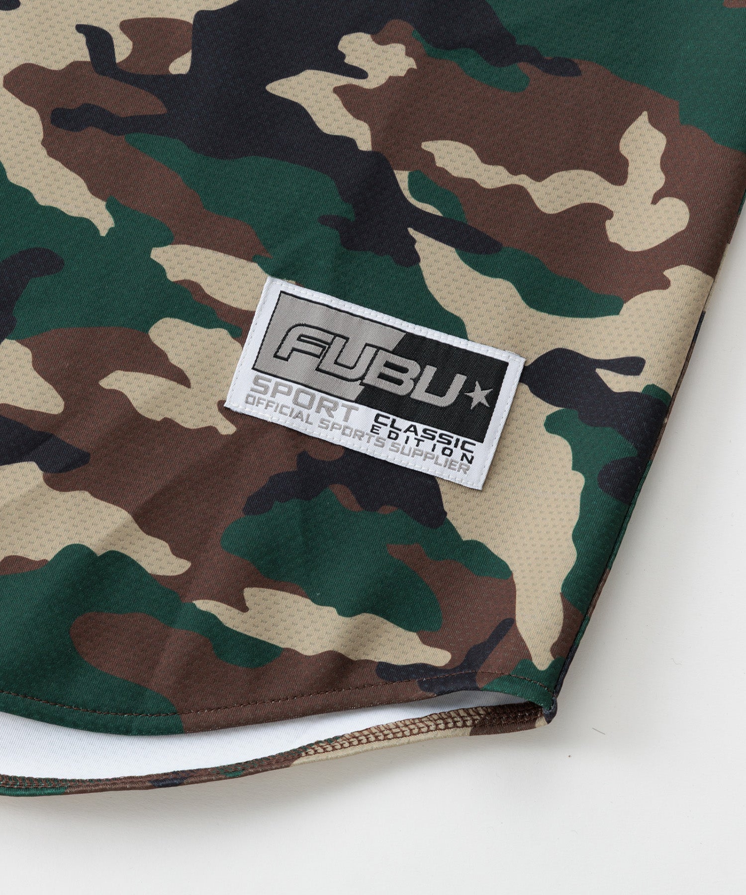 FUBU フブ パッチ付きベースボールシャツ。FUBUはアメリカの代表的な