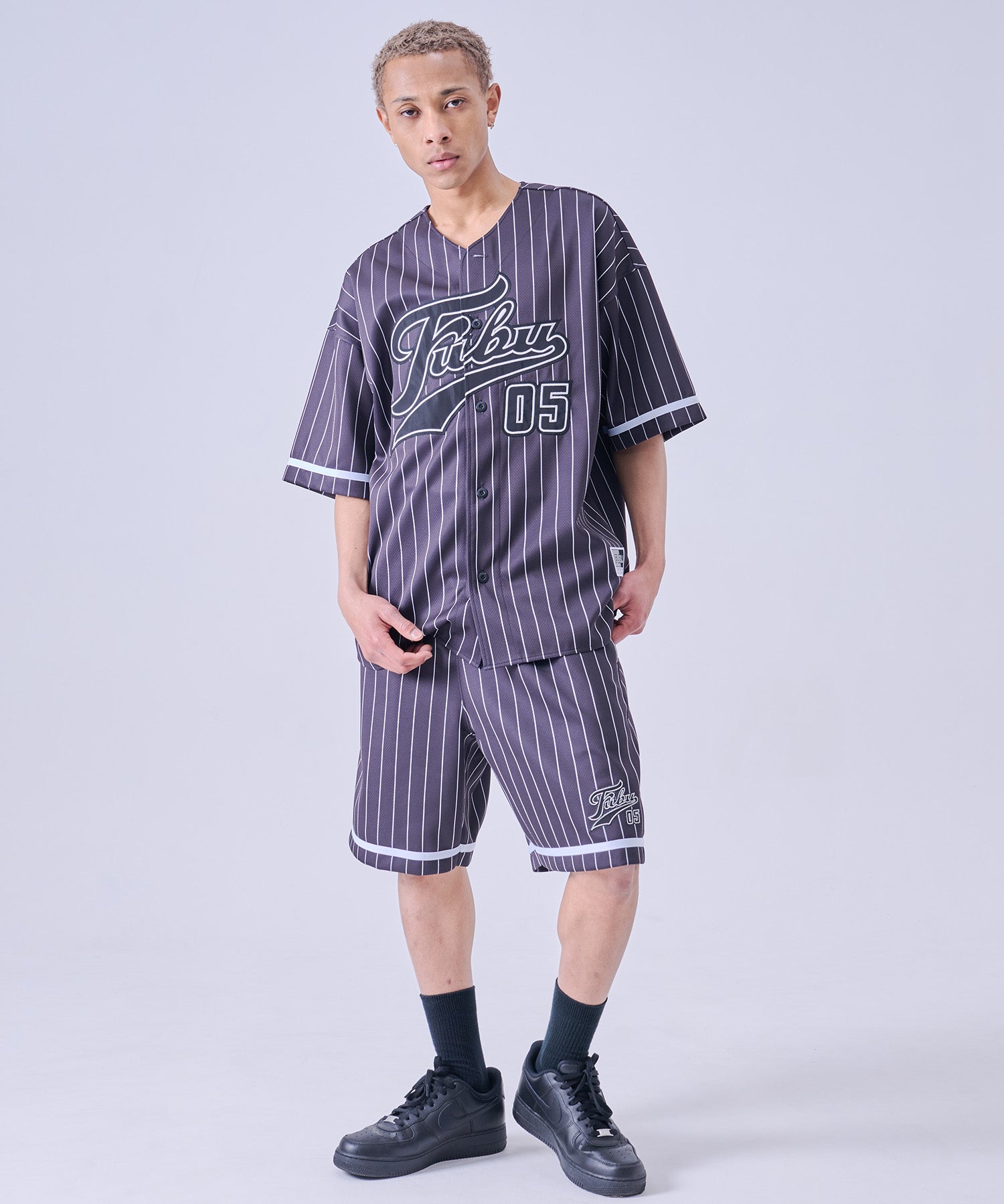 FUBU フブ パッチ付きベースボールシャツ。FUBUはアメリカの代表的な