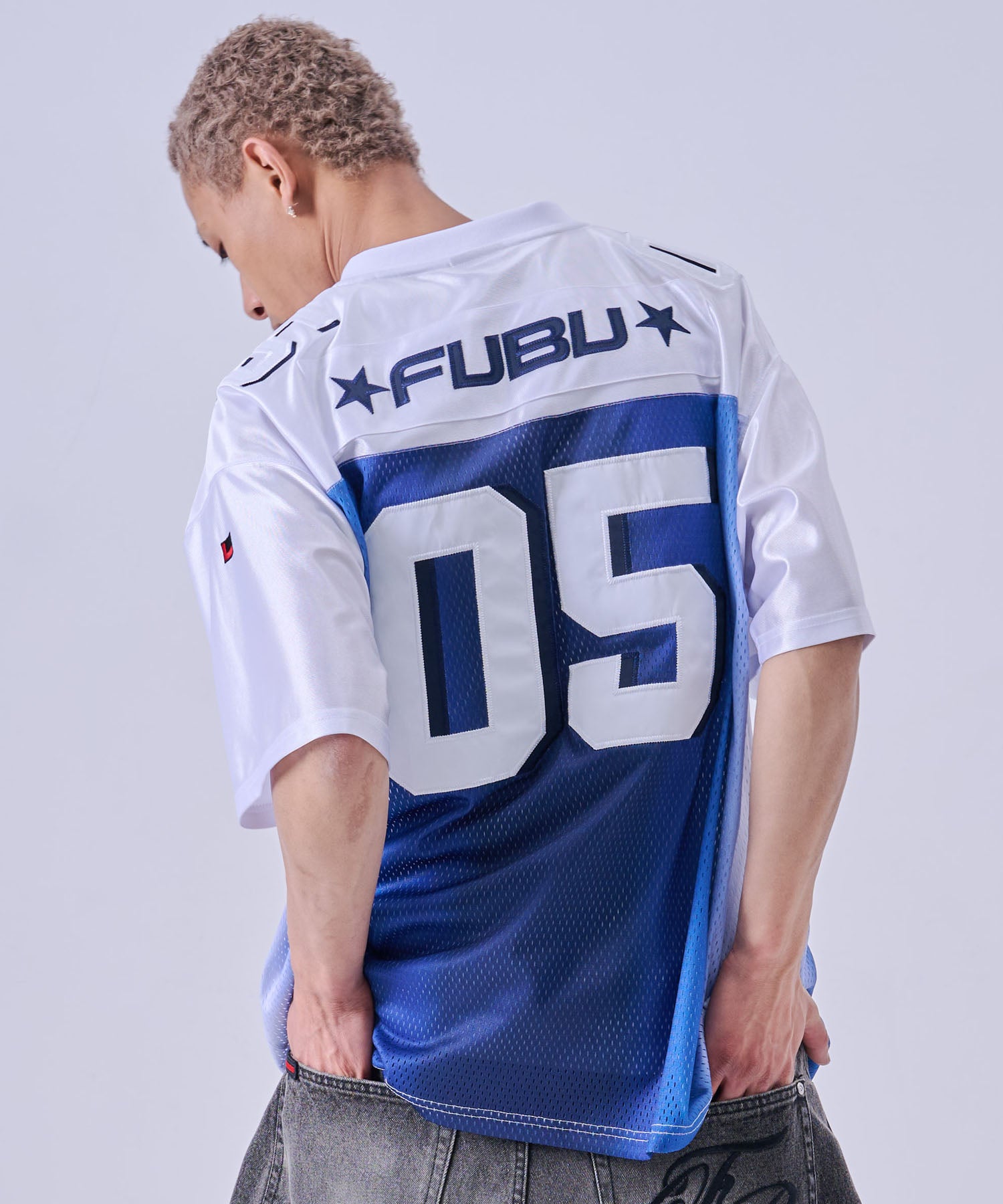 FUBU フブ OGグラデーションゲームシャツ。FUBUはアメリカの代表的な
