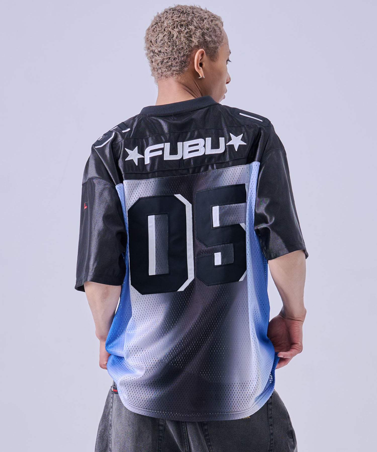 FUBU フブ OGグラデーションゲームシャツ。FUBUはアメリカの代表的な
