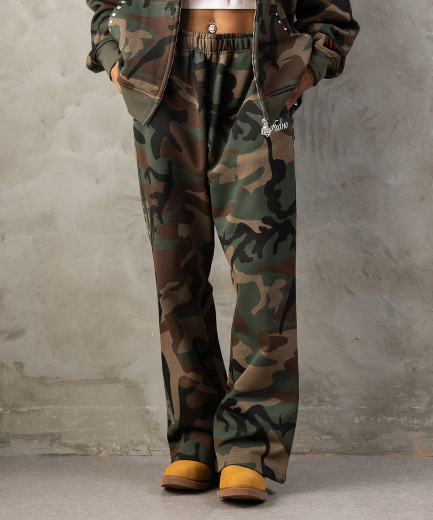 【NEW】STUDS FLARE SWEAT PANTS/スタッズフレアスウェットパンツ【FAM-62507】