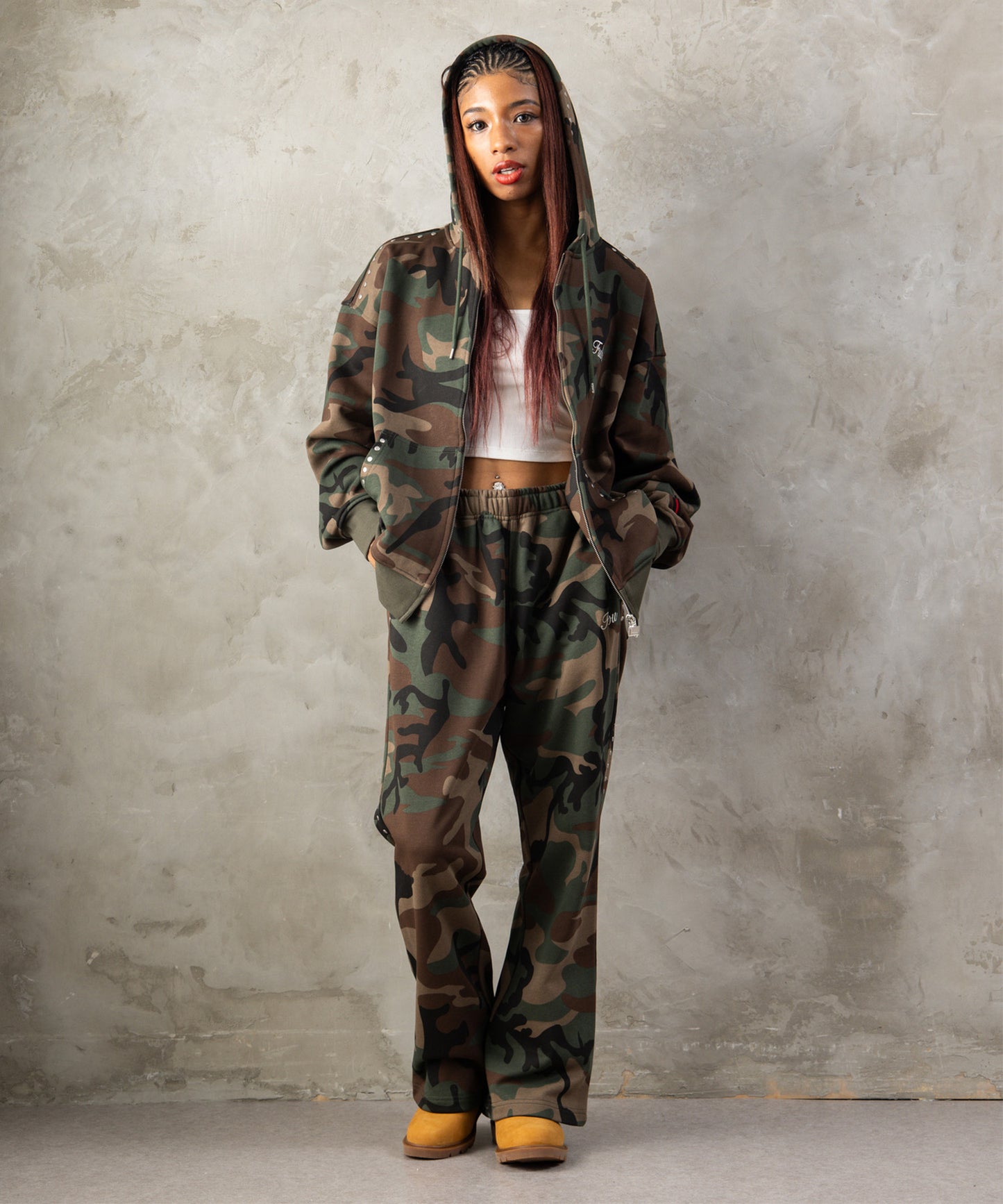 【NEW】STUDS FLARE SWEAT PANTS/スタッズフレアスウェットパンツ【FAM-62507】