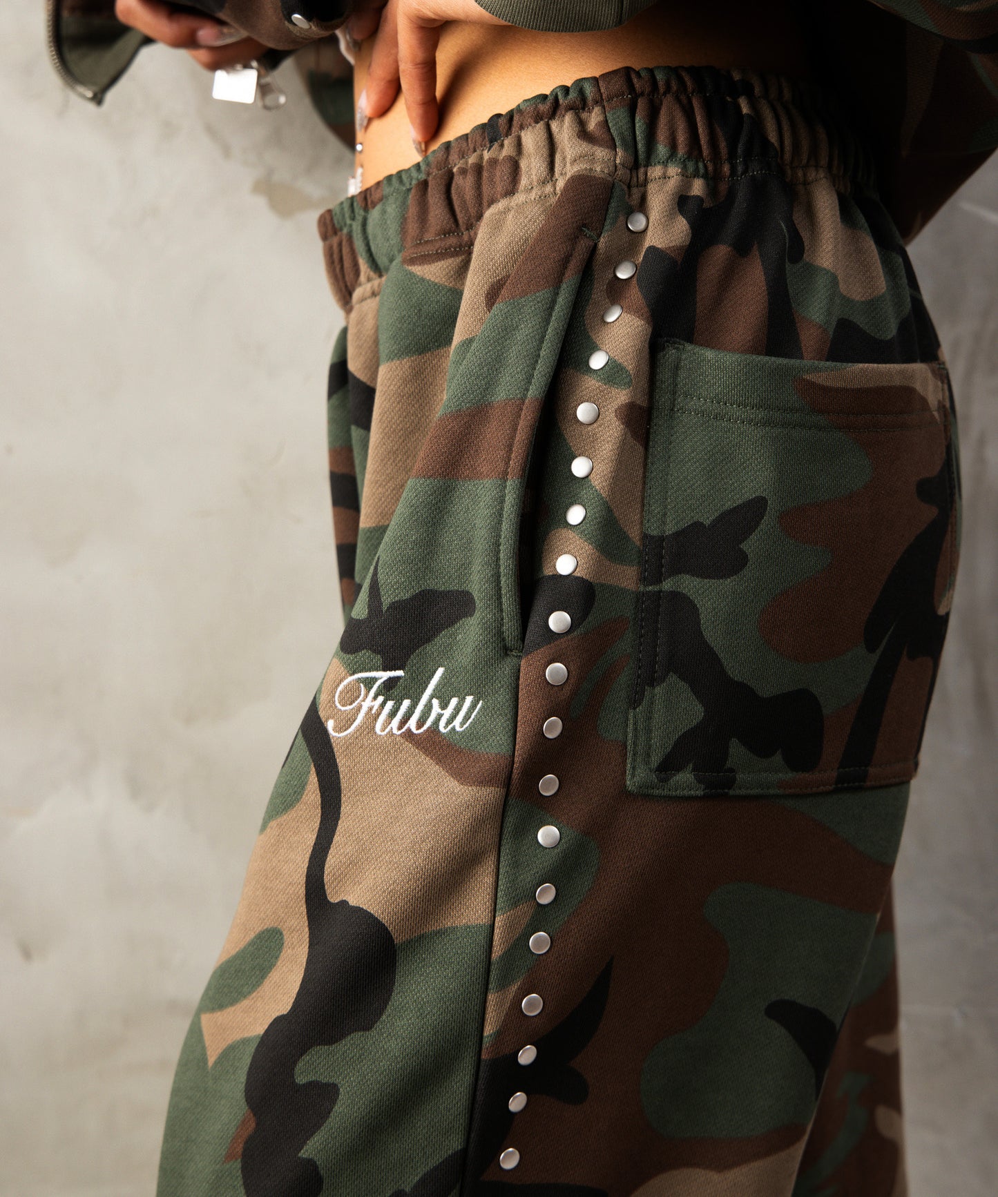 【NEW】STUDS FLARE SWEAT PANTS/スタッズフレアスウェットパンツ【FAM-62507】