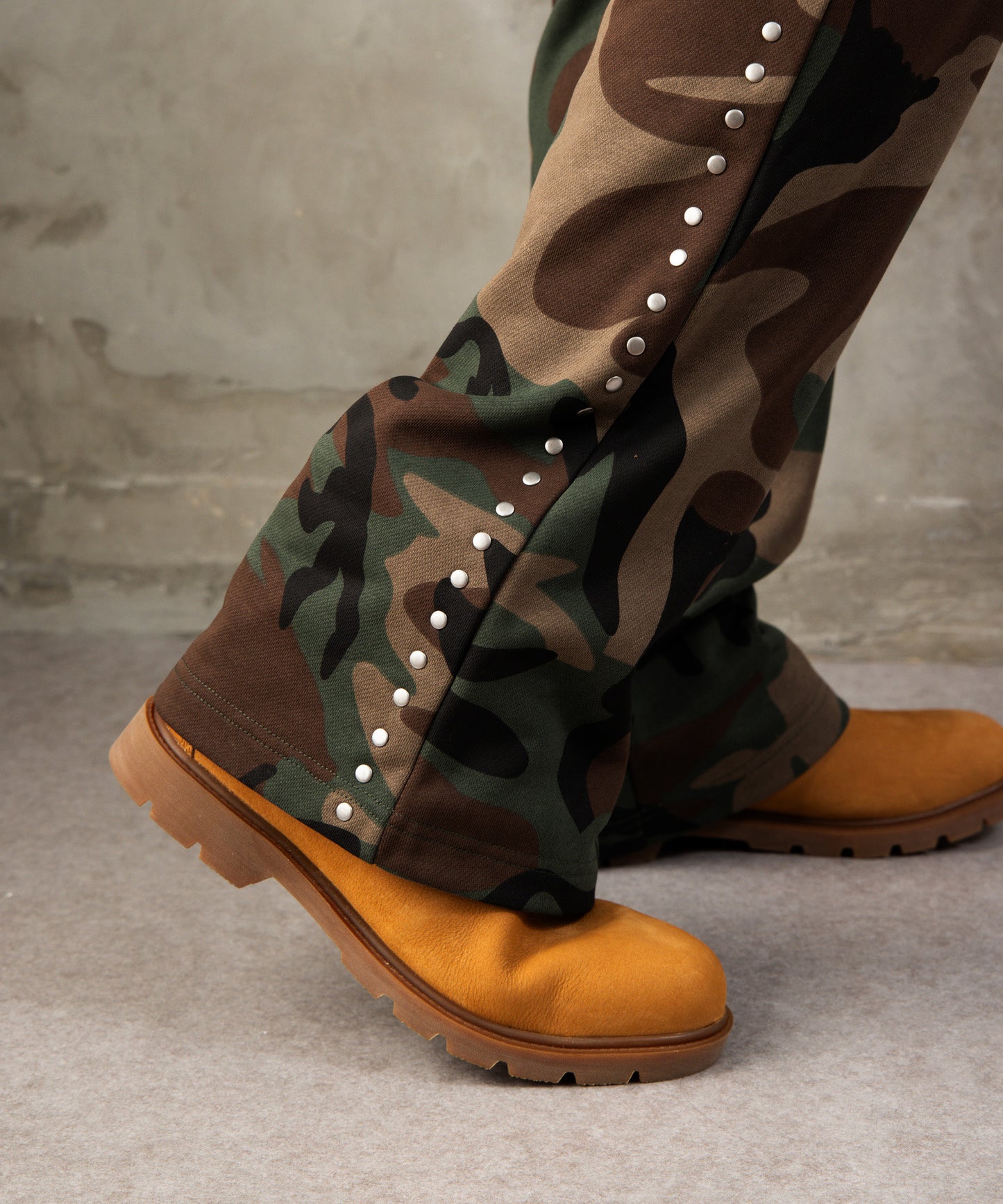 【NEW】STUDS FLARE SWEAT PANTS/スタッズフレアスウェットパンツ【FAM-62507】