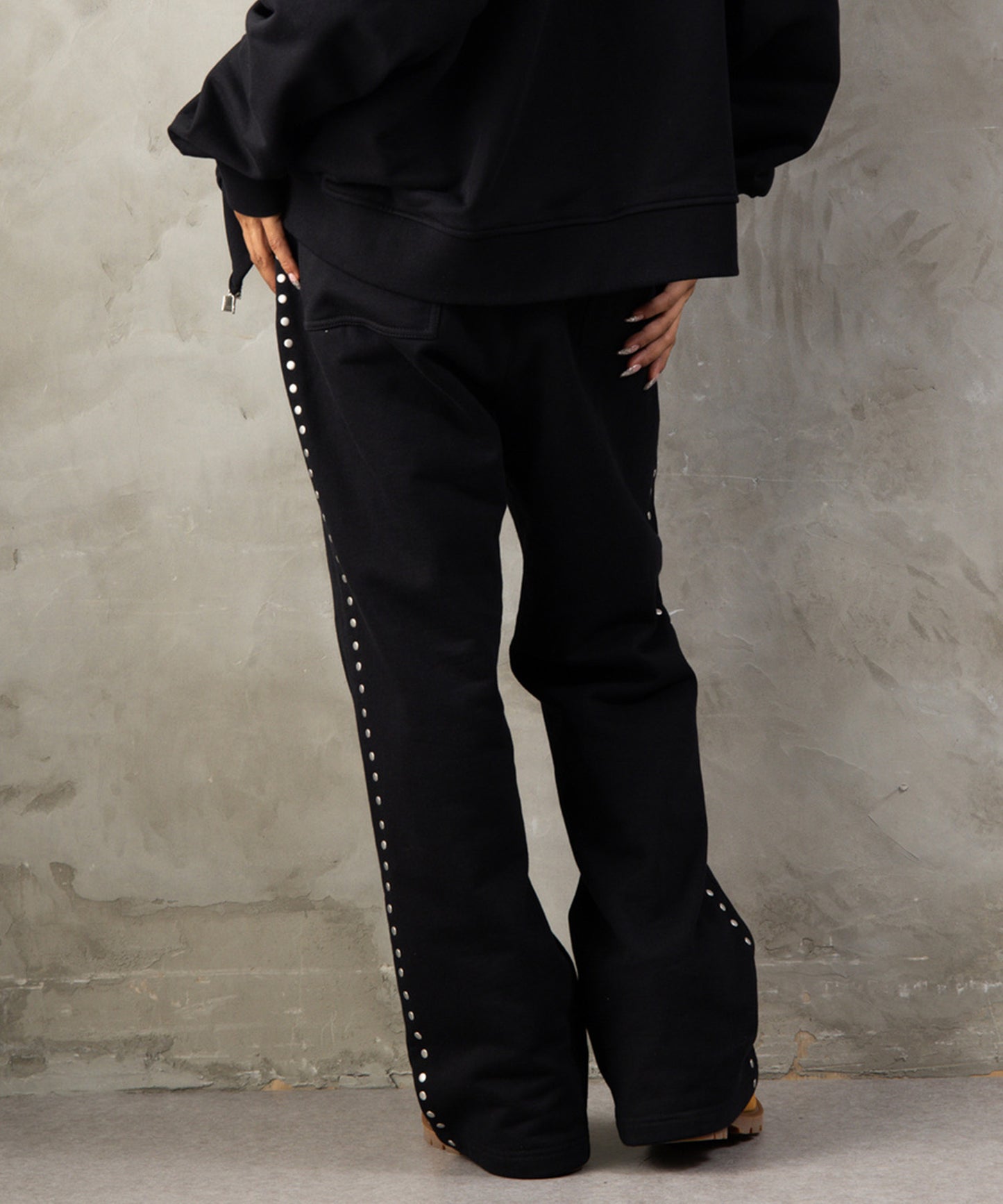 【NEW】STUDS FLARE SWEAT PANTS/スタッズフレアスウェットパンツ【FAM-62507】