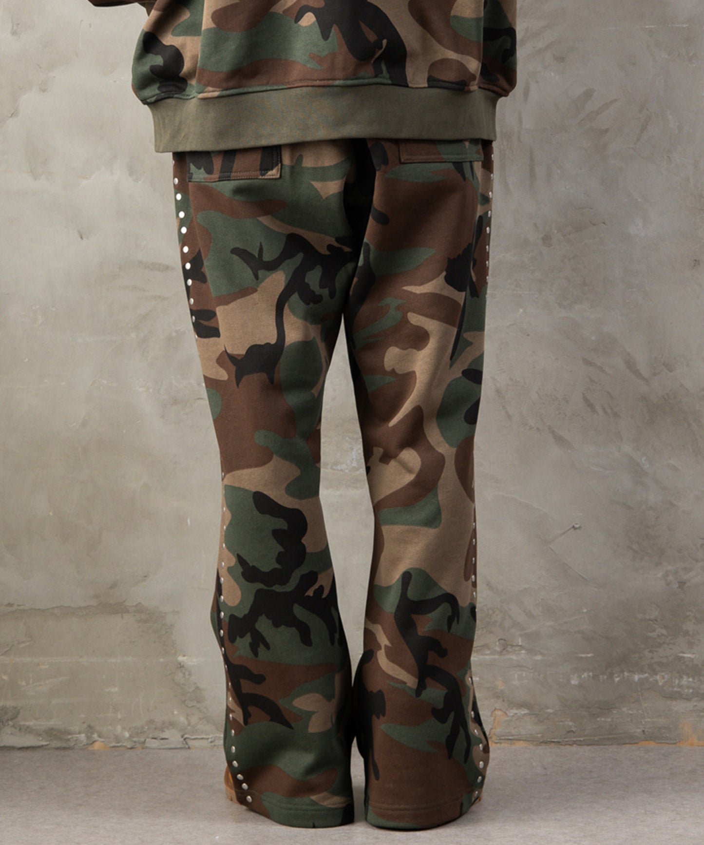 【NEW】STUDS FLARE SWEAT PANTS/スタッズフレアスウェットパンツ【FAM-62507】