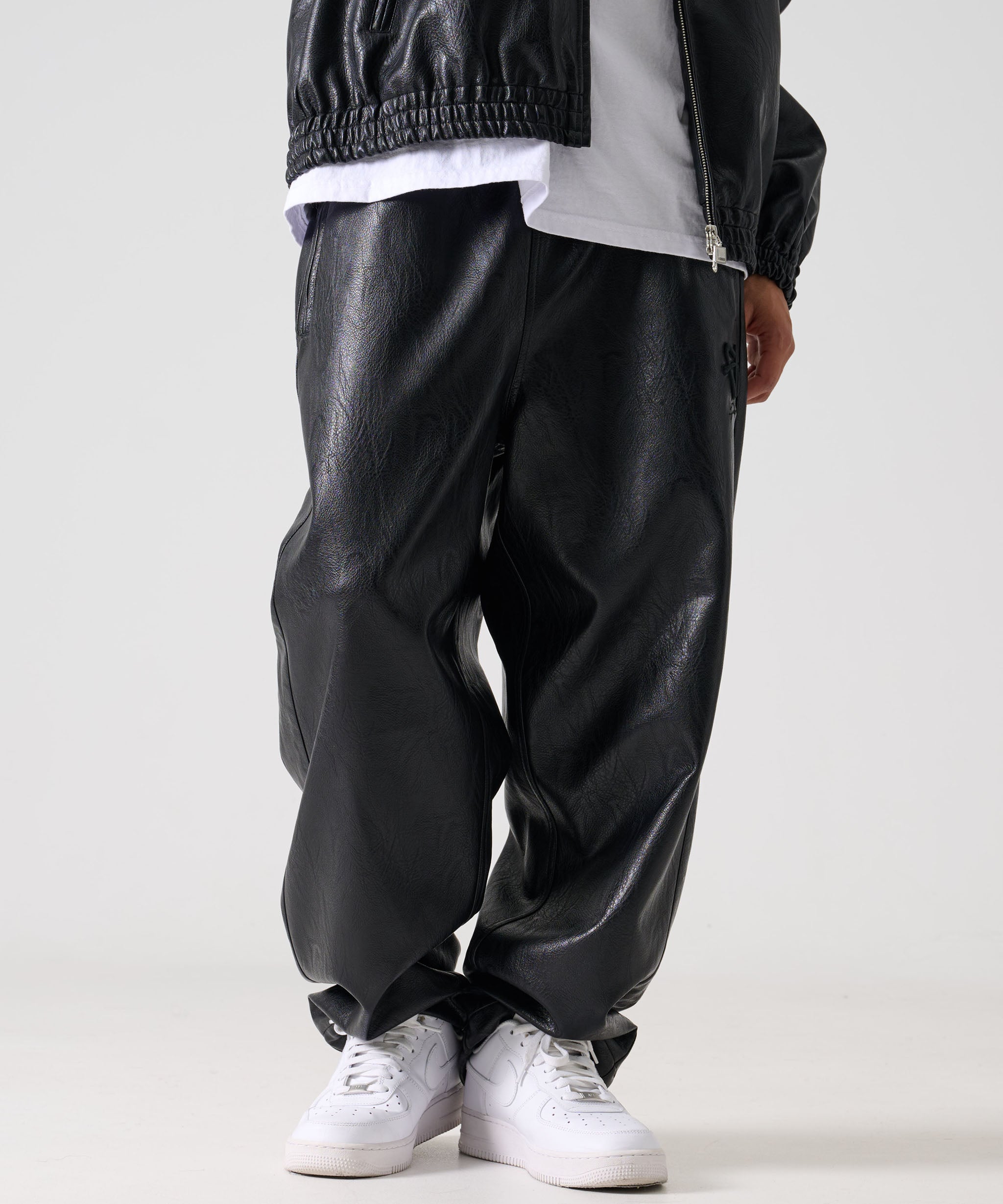 ぷぷ FUBU フブ フェイクレザー トラックパンツ。FUBUはアメリカの代表的な