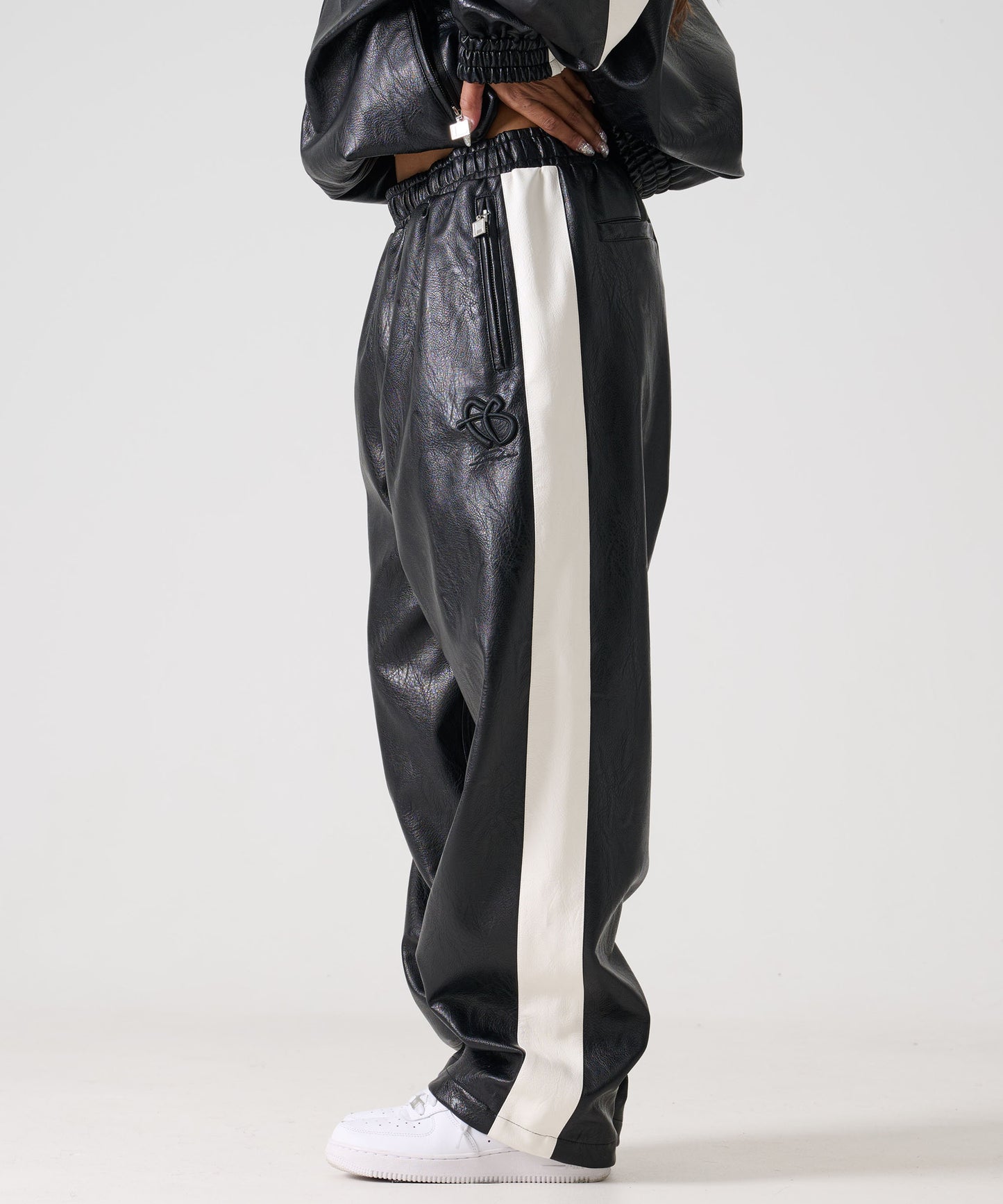 【Black Friday30%OFF】FAUX LEATHER TRACK PANTS/フェイクレザー トラックパンツ【FAM-52500】