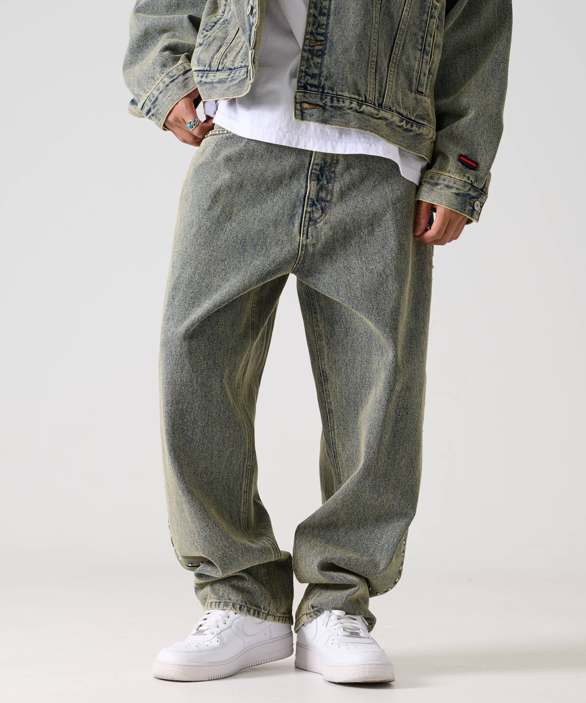 FUBU フブ ロゴ スタッズ デニム パンツ。FUBUはアメリカの代表的な