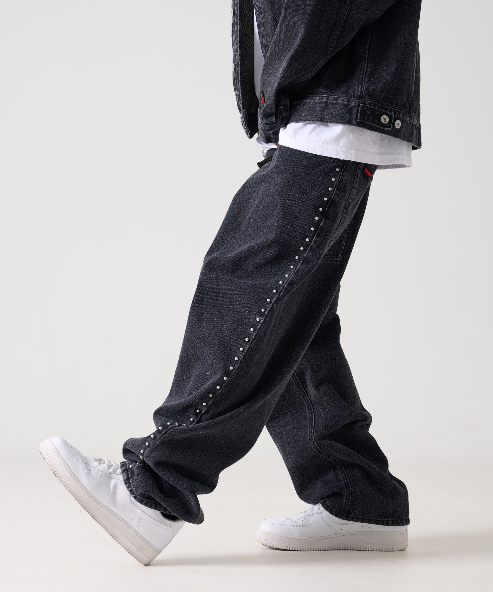 FUBU フブ ロゴ スタッズ デニム パンツ。FUBUはアメリカの代表的な