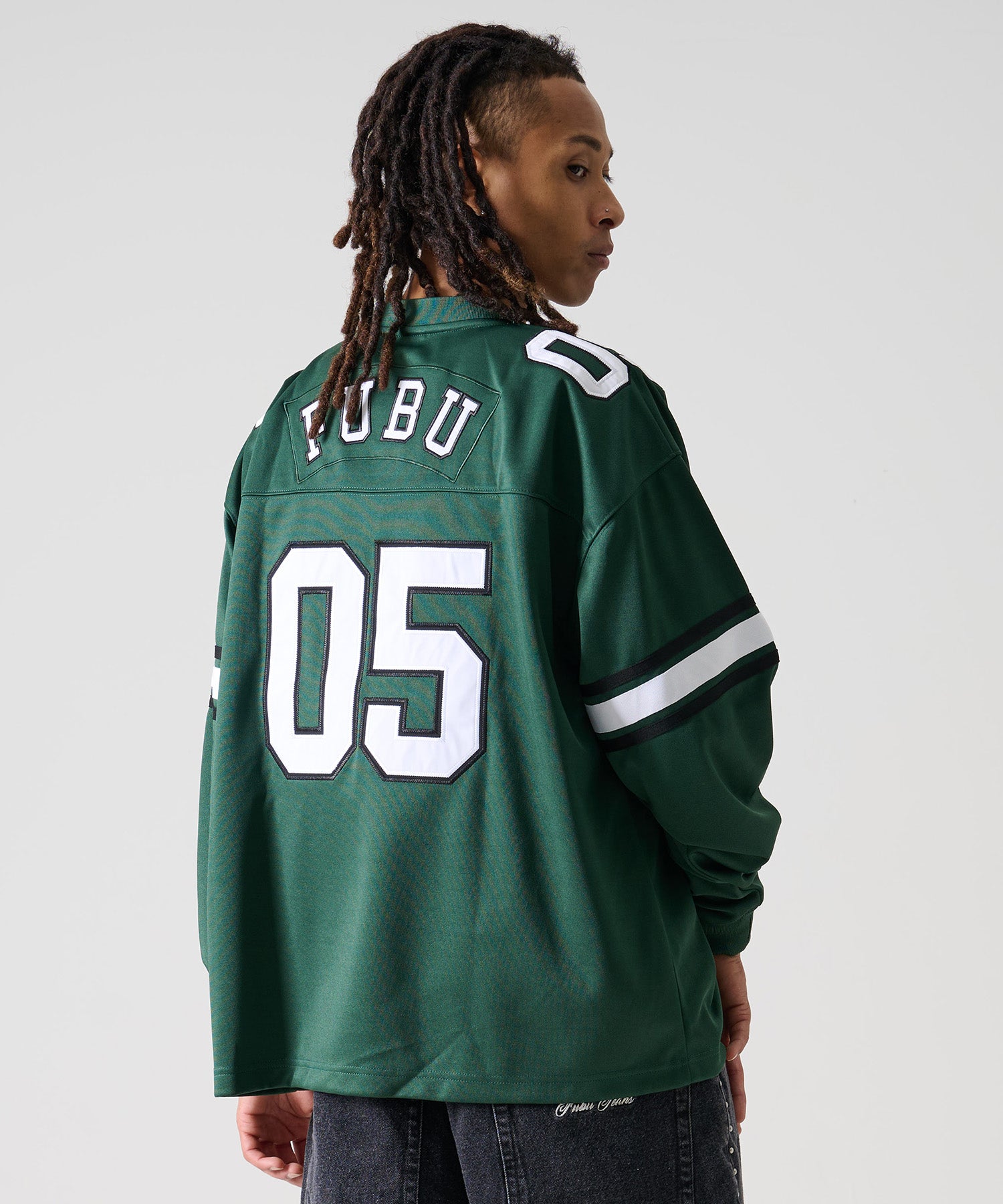 FUBU フブ ロゴ ナンバー ワッペン Vネック 長袖 ゲームシャツ。FUBUは