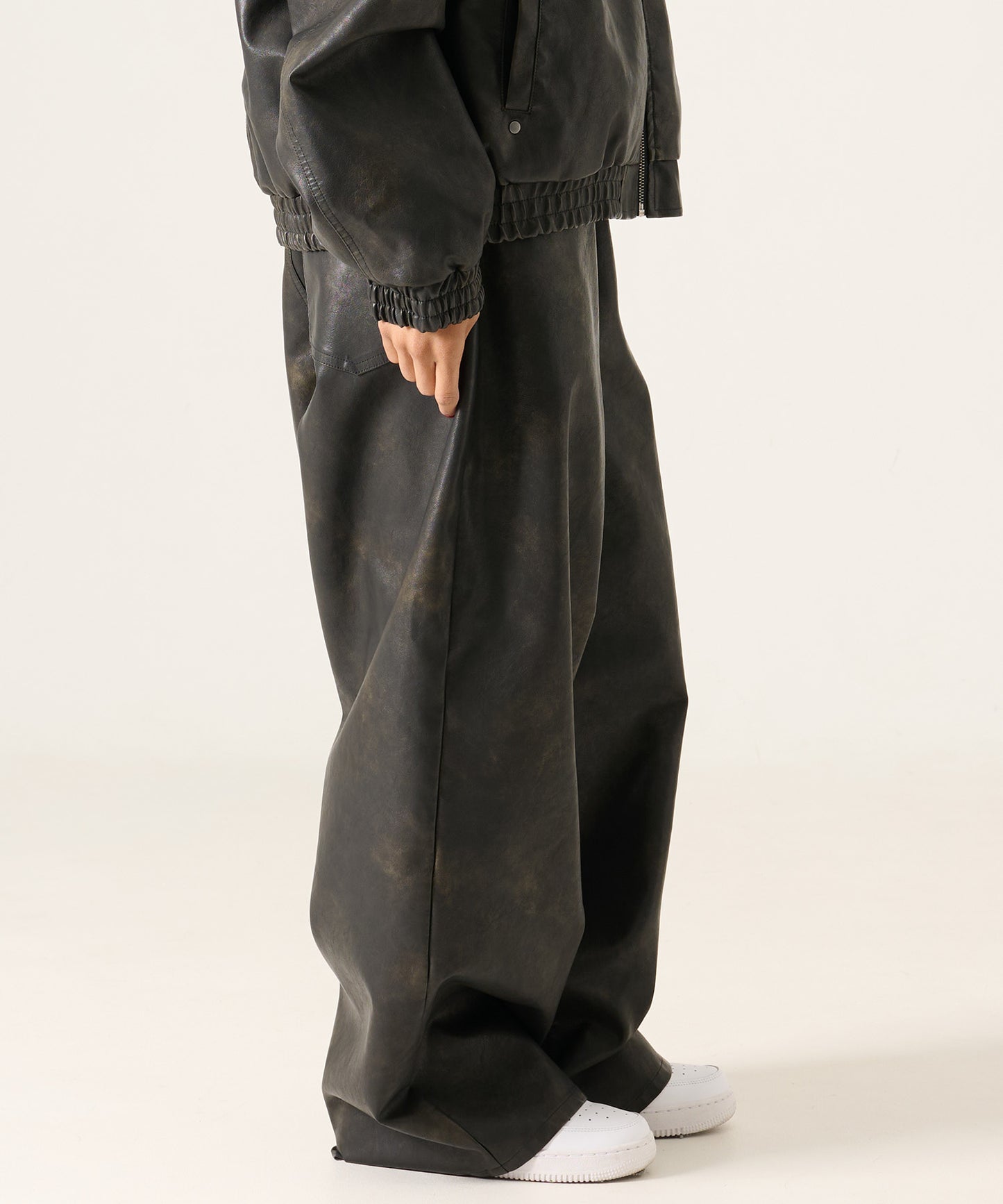 【NEW】FAUX LEATHER BUGGY PANTS/フェイクレザー バギーパンツ【FAM-61502】