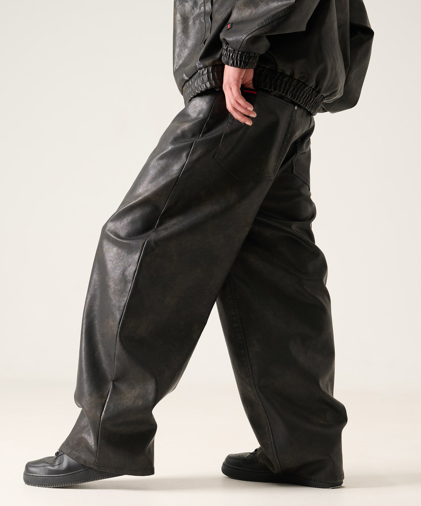 【NEW】FAUX LEATHER BUGGY PANTS/フェイクレザー バギーパンツ【FAM-61502】