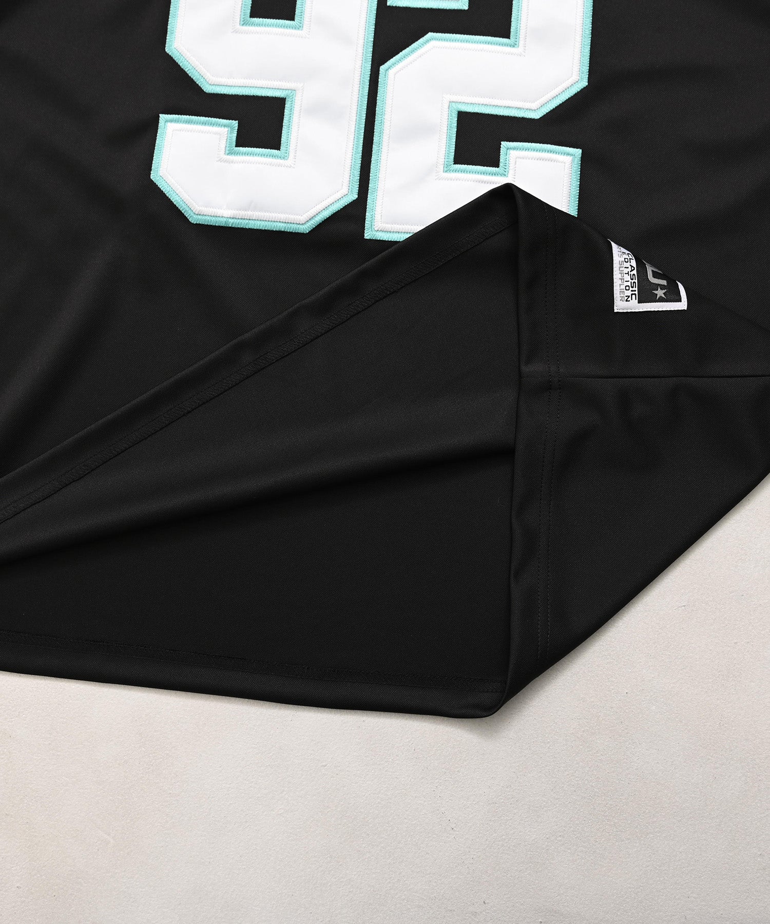 FUBU フブ フットボールシャツ。FUBUはアメリカの代表的なHIPHOP