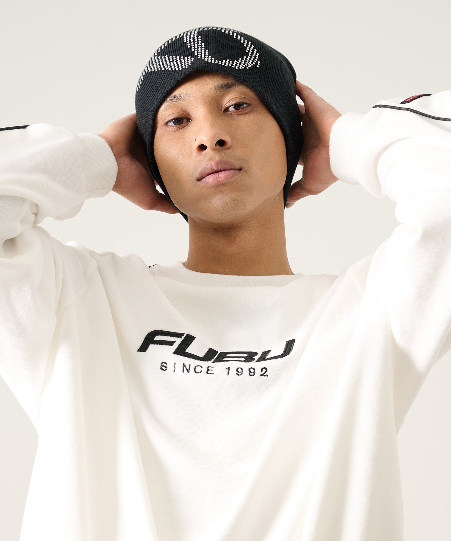 FUBU フブ ラインストーン付きビーニー。FUBUはアメリカの代表的な
