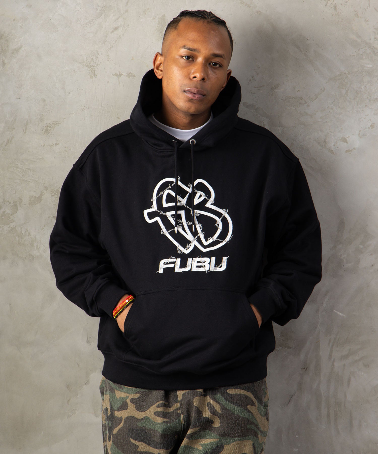 BARBED WIRE OG LOGO HOODIE/バーブワイヤーOGロゴフーディー【FAM