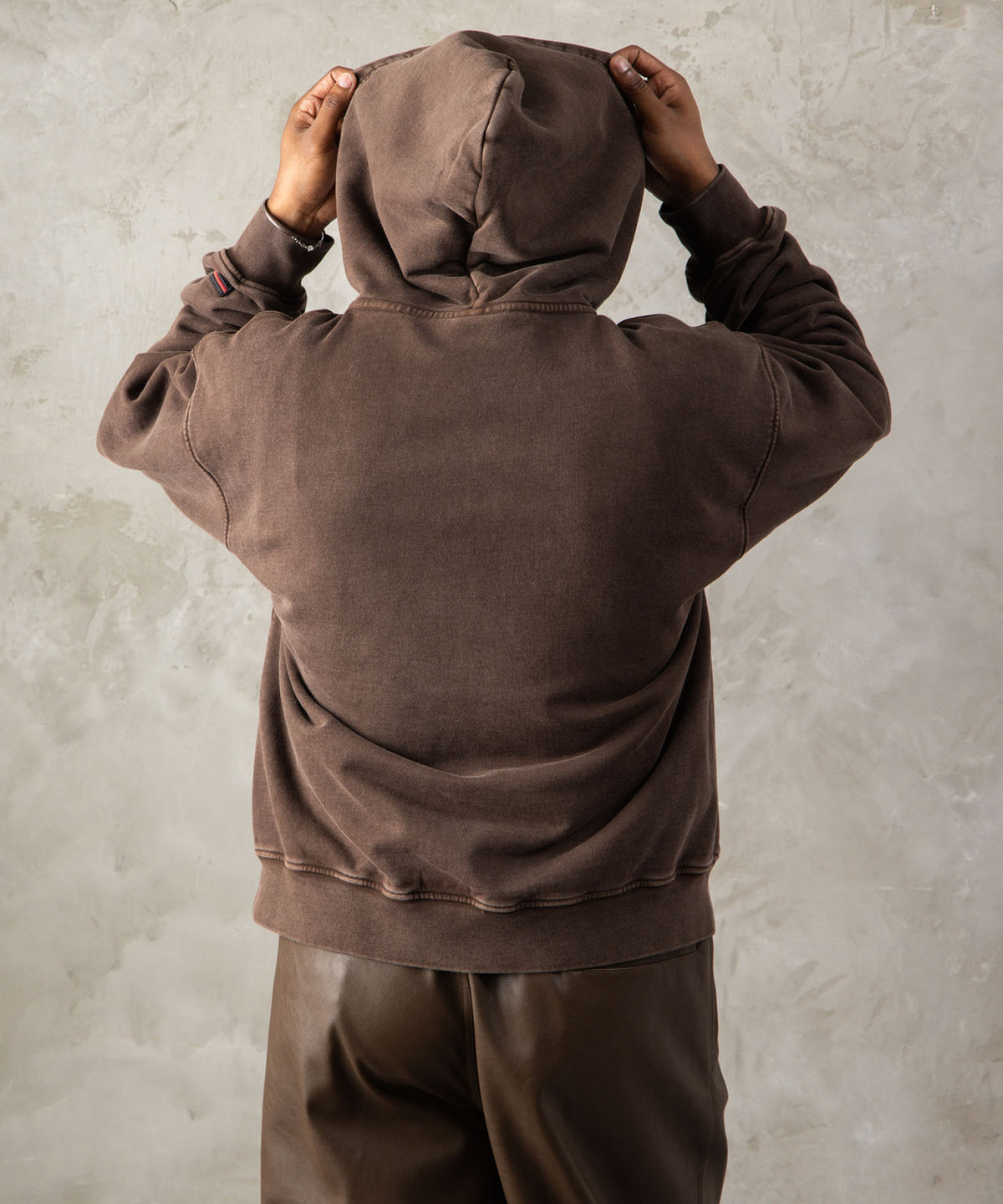 【NEW】FAUX LEATHER PATCH HOODIE/フェイクレザーパッチフーディー【FAM-62704】