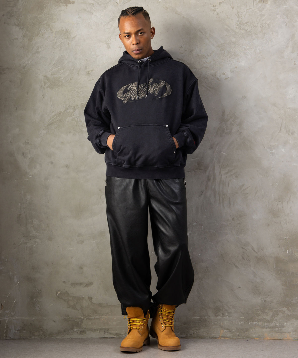 【NEW】FAUX LEATHER PATCH HOODIE/フェイクレザーパッチフーディー【FAM-62704】
