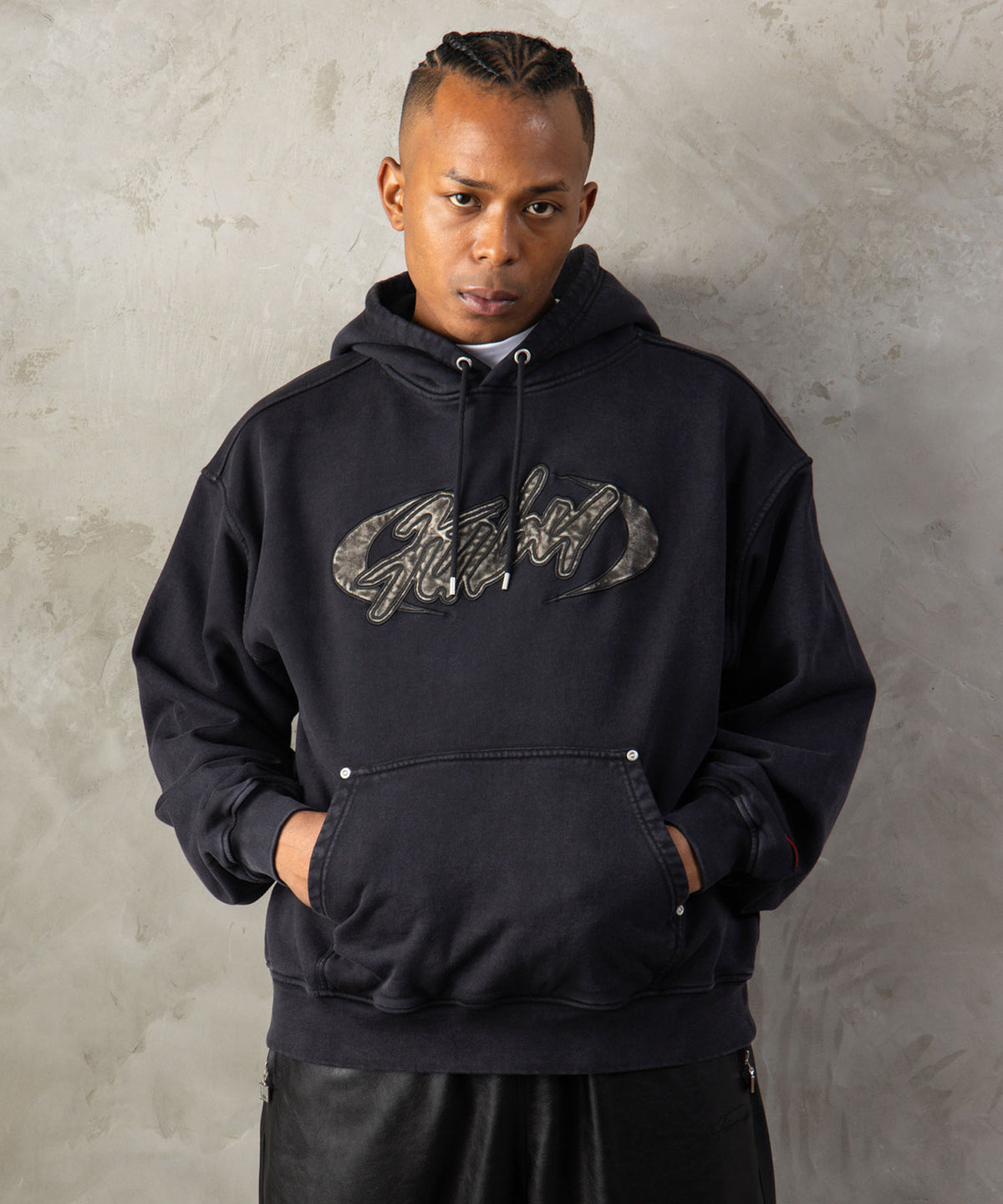 【NEW】FAUX LEATHER PATCH HOODIE/フェイクレザーパッチフーディー【FAM-62704】