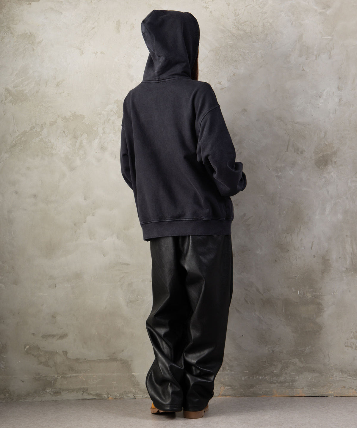 【NEW】FAUX LEATHER PATCH HOODIE/フェイクレザーパッチフーディー【FAM-62704】