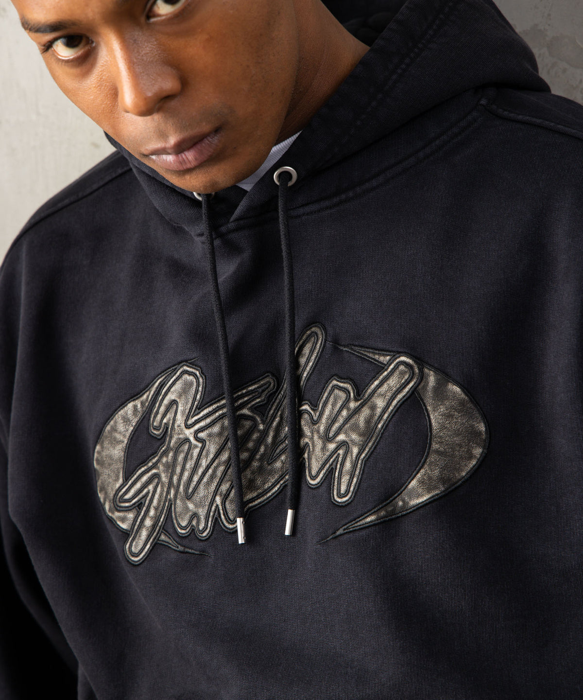 【NEW】FAUX LEATHER PATCH HOODIE/フェイクレザーパッチフーディー【FAM-62704】